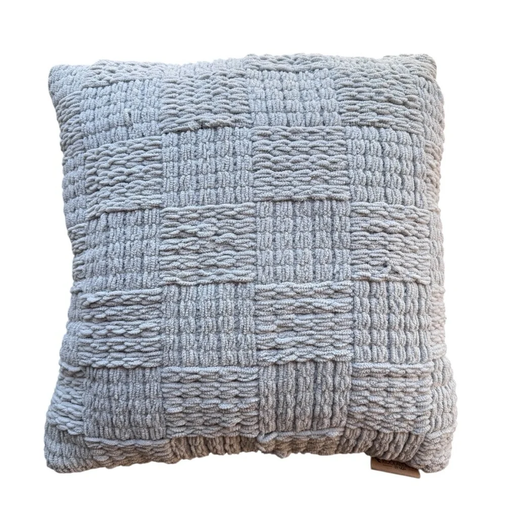 Koolaburra by UGG Grey Margo Knit Throw Pillow 20x20 - Picture 1 of 4